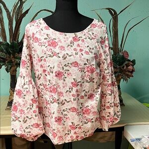Chic Floral Blouse in Pink